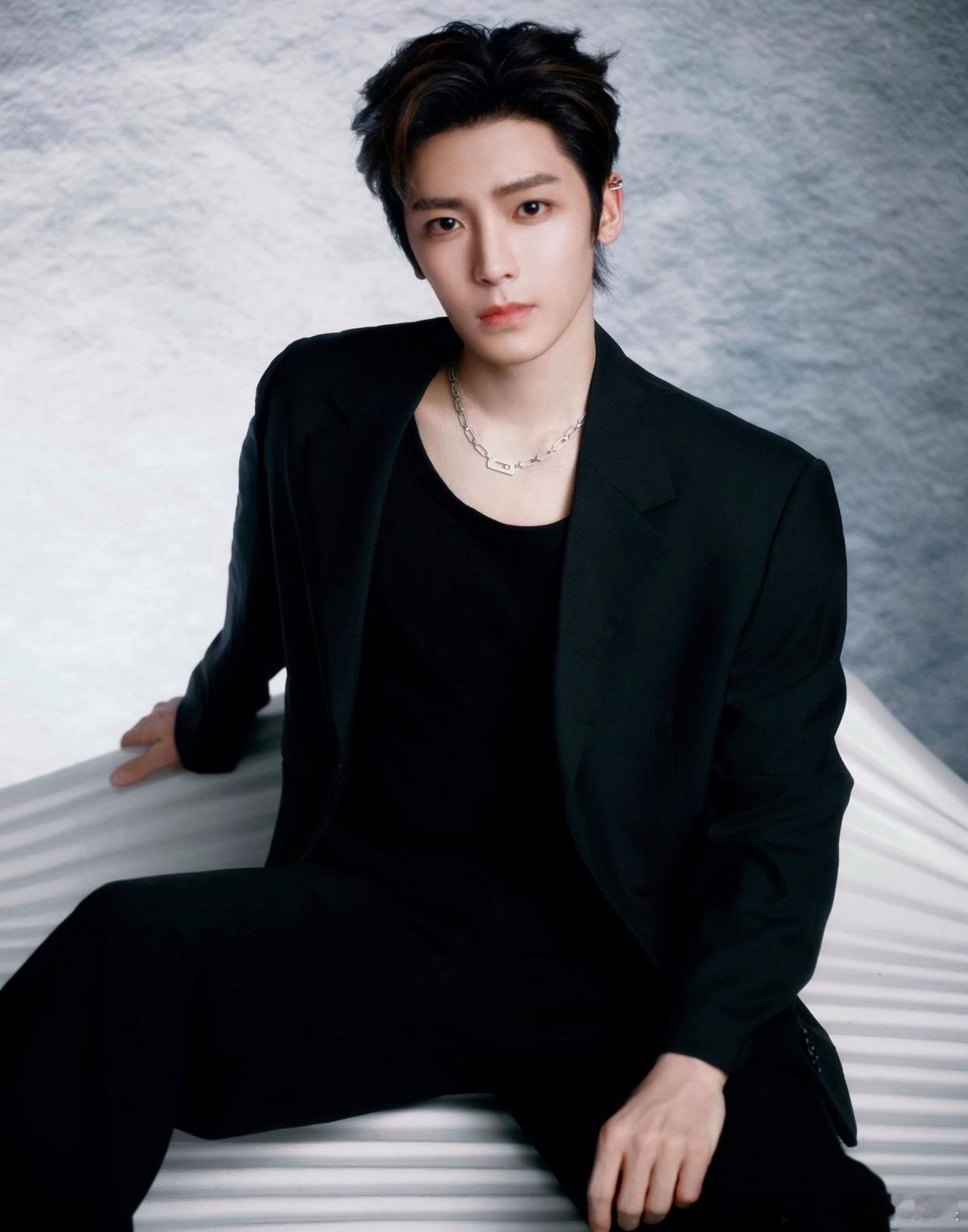 1.影视剧《大帝姬》网传男主正在接触侯明昊。2.袁子弹创作的《复仇的决心》，