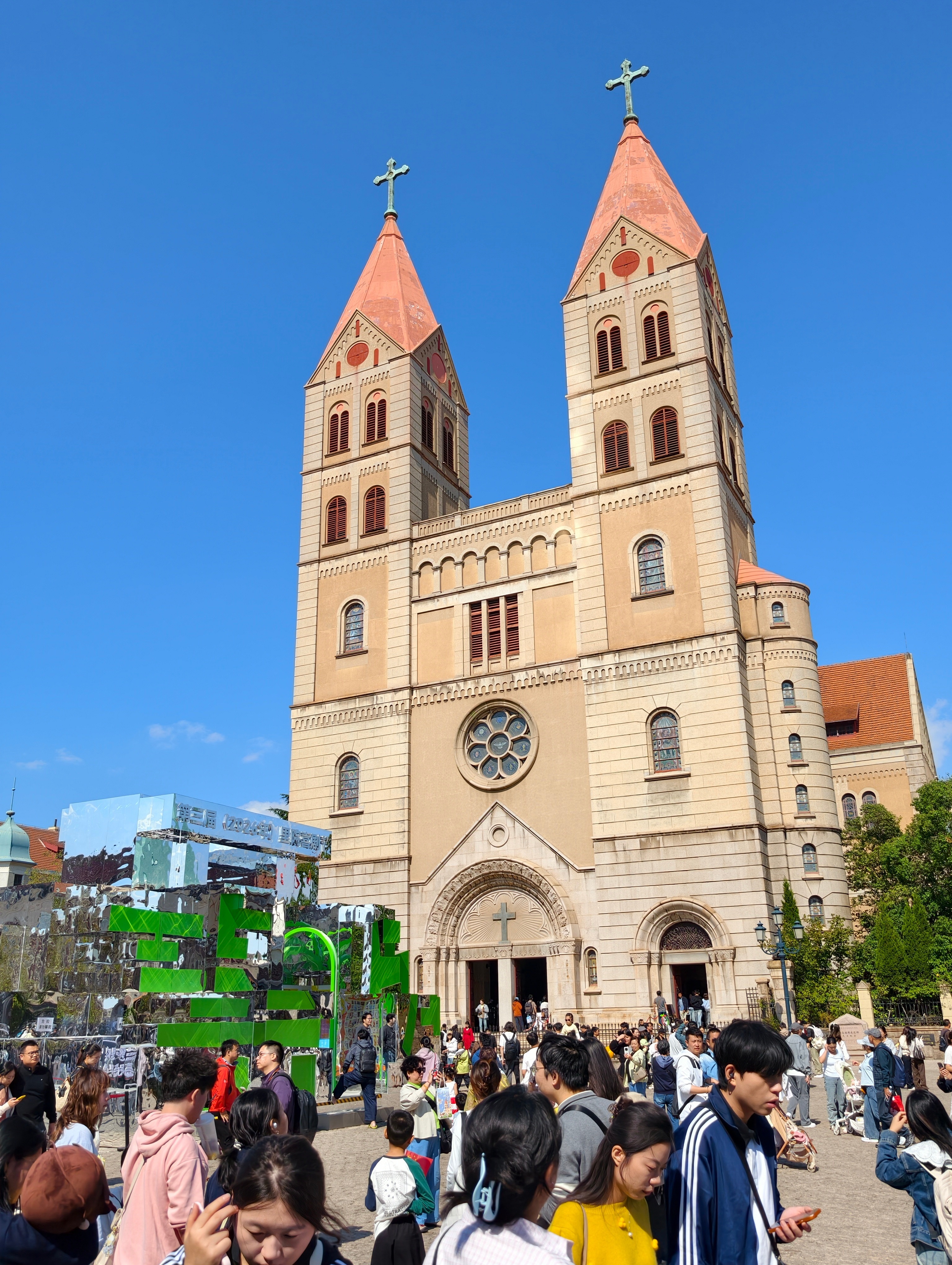 回武汉咯，这次旅程还不错，借着看我杰伦打卡青岛，整个城市很干净，海很漂亮，唯一不足的是没有共享单车，