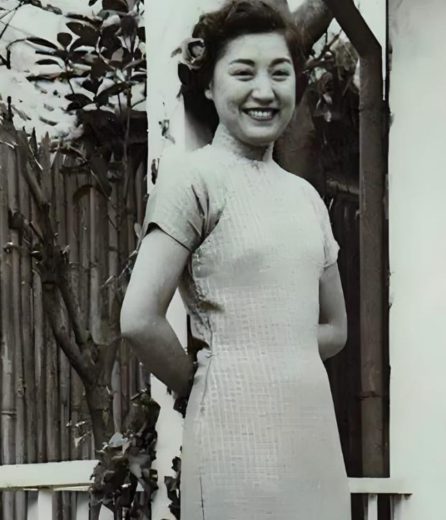 蒋经国一生追求过不少女人，比如冯玉祥的女儿冯弗能，还有为他生下双胞胎的章亚若，不