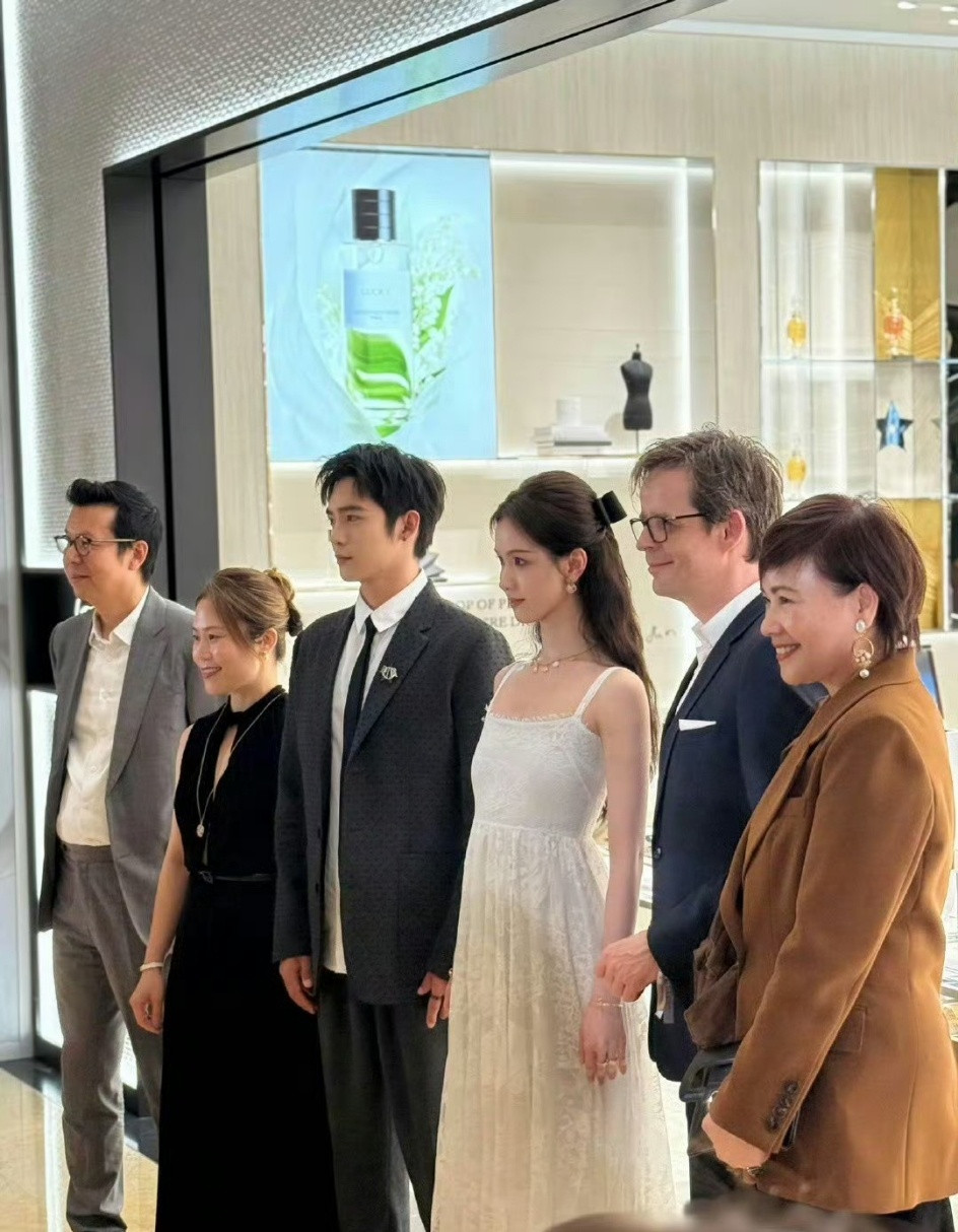 陈都灵于适合影陈都灵于适合影，对我眼睛很好，俊男靓女活动同框​​​