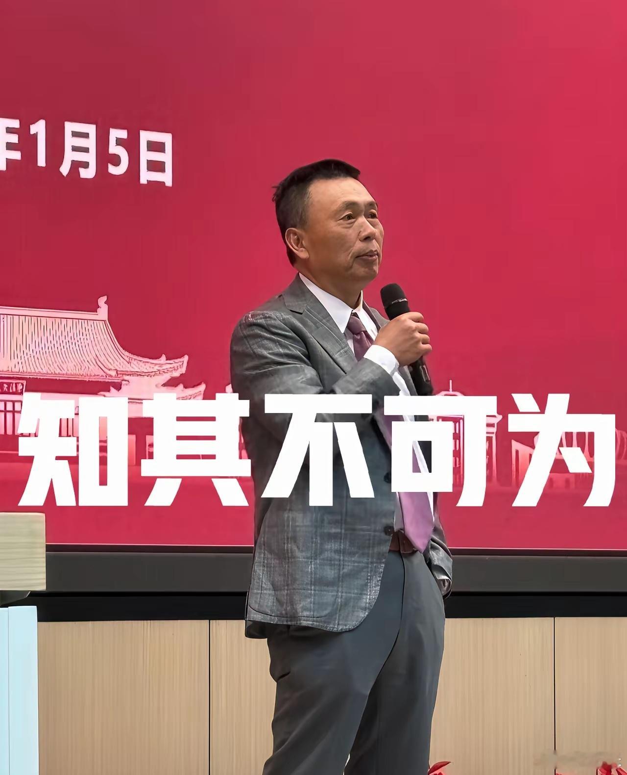 我看了下段永平2025年在浙大的分享，有段话特别有提醒。有人问他怎么快速判断一家