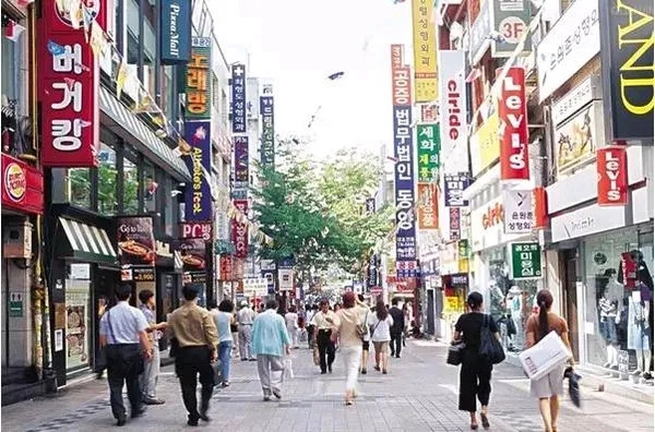 最新的韩国民调结果显示，中国已经成为韩国民众“最讨厌的国家”，并且这一态势呈现出