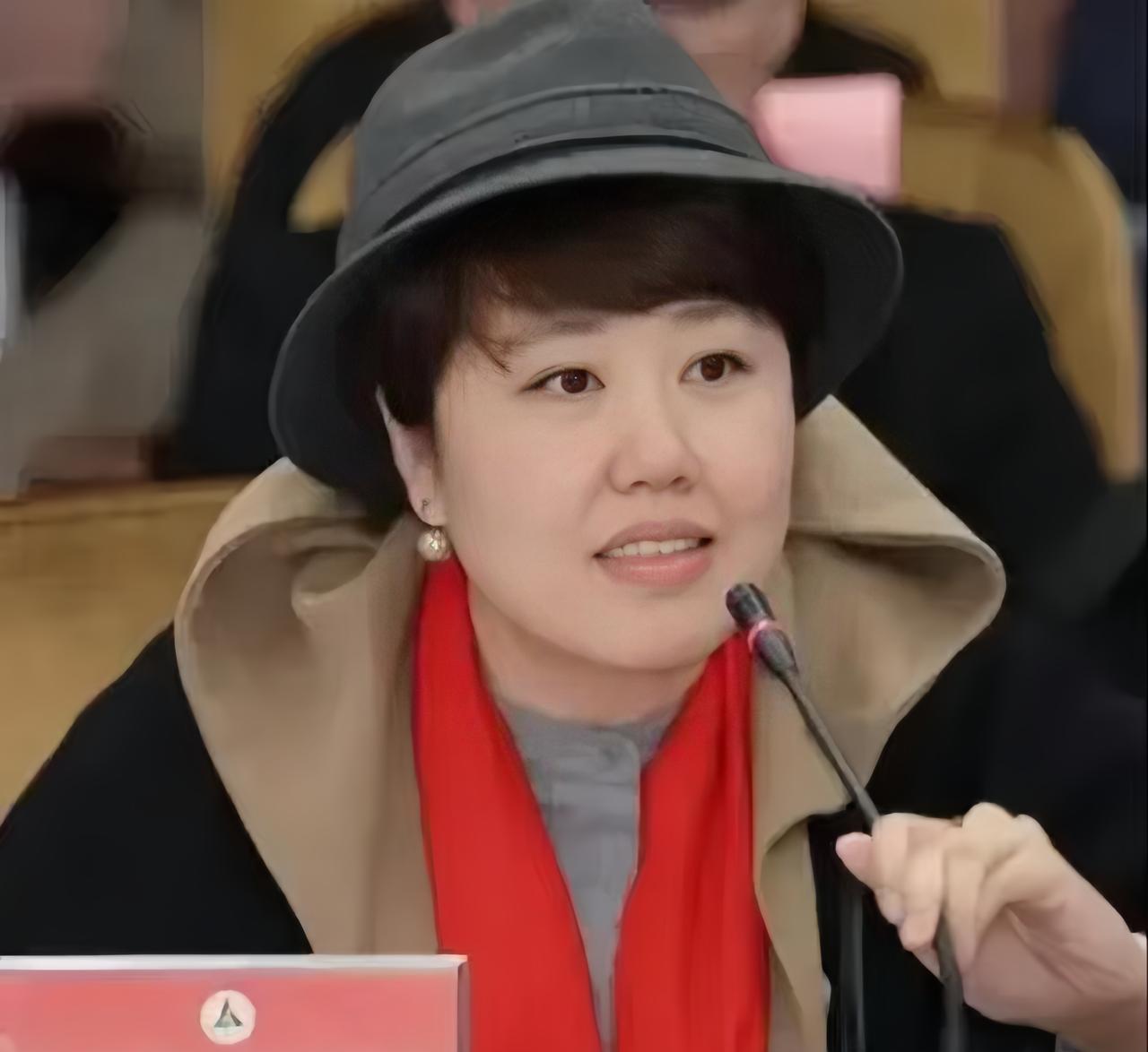 现在全网压力最大的就是于蕾了，不是因为在观礼现场表演了戏剧，而是明年春晚她怕