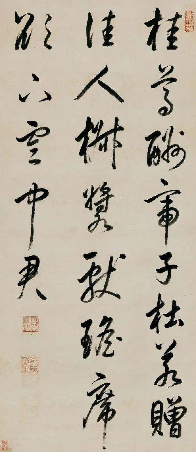 康熙喜欢写董其昌的字，而董其昌的字不像赵孟頫那样写起来四平八稳的，他的字有实质而