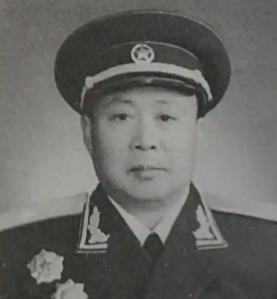 时任湖北军区副参谋长罗厚福，因在任孝感军分区主要负责人期间，擅自经商，并造成不良