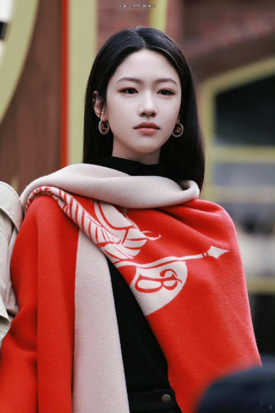 向涵之这个造型真好看，眼神亮晶晶的～气质女明星，大气松弛轻盈的美