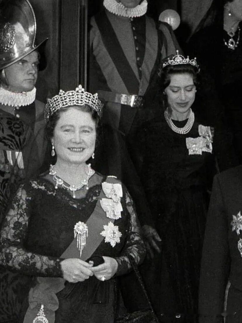 1959年4月，英国王室的伊丽莎白王太后，也就是伊丽莎白二世女王的妈妈，带着小女