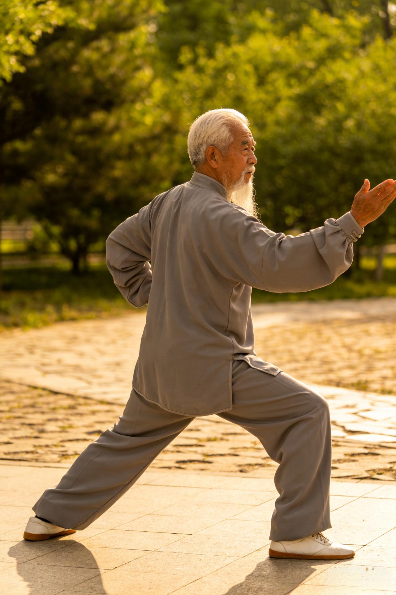 一位老中医说：“如果你想让自己多活几年，你就谁都不要管，管好自己就行了。这不是