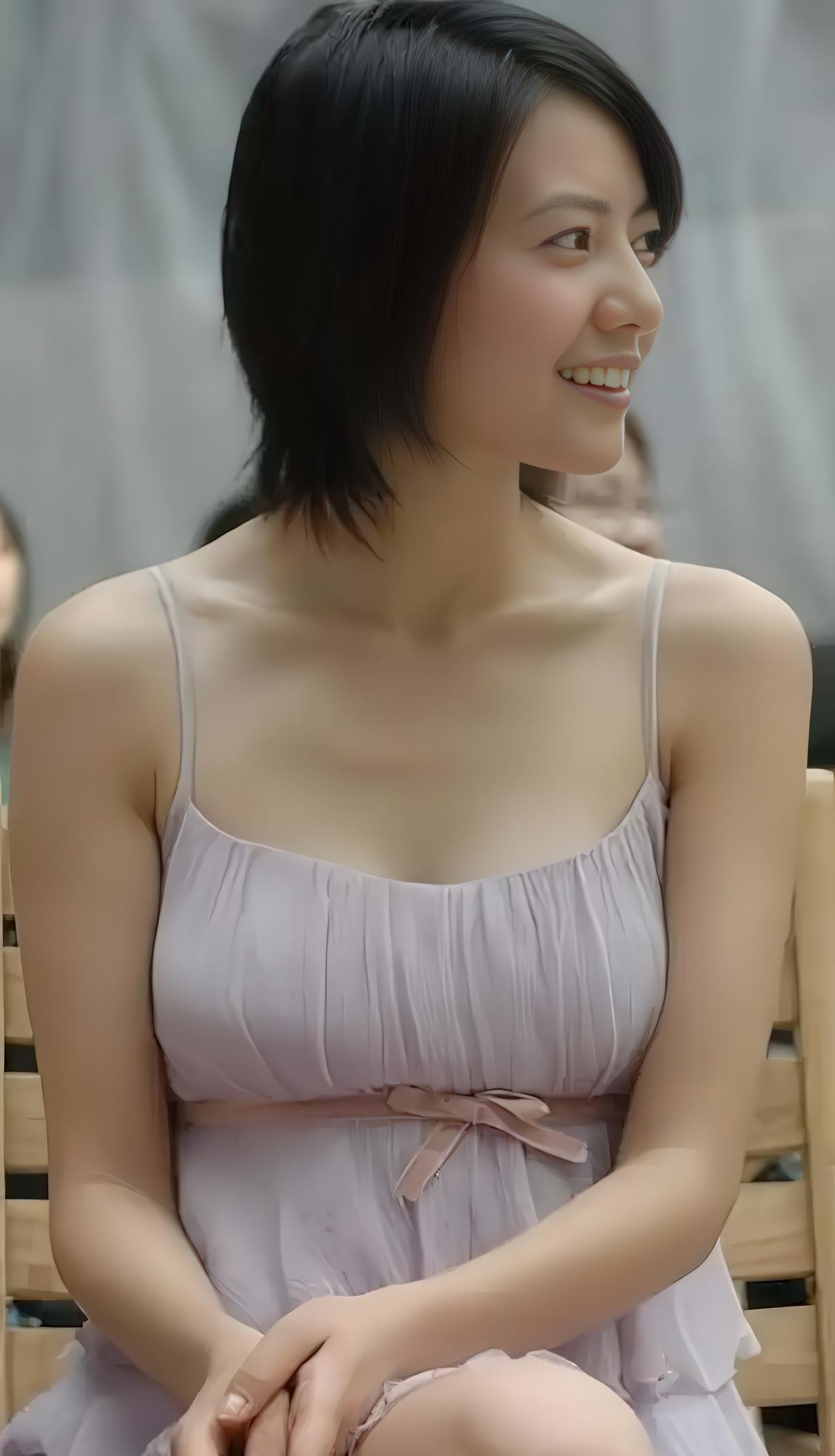 高圆圆封神的秘密，根本不是那张“初恋脸”，而是她20年前就敢穿的吊带裙。别只记