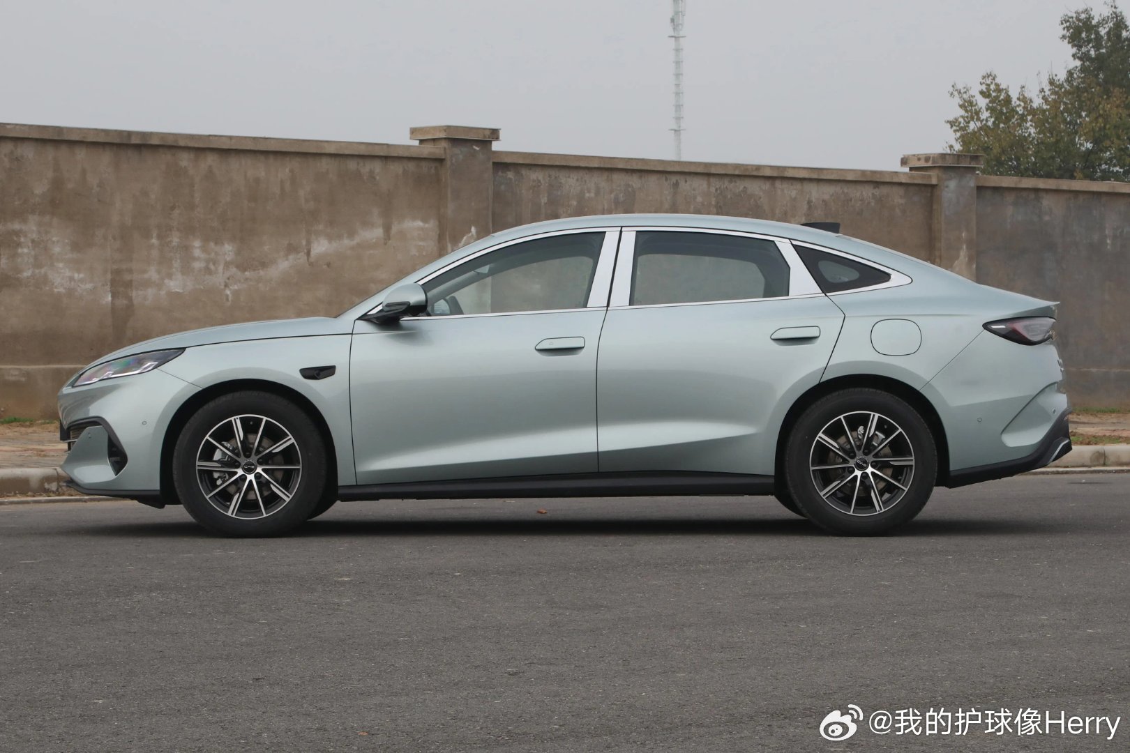 11月，比亚迪超48万台，海外销量大爆发。各主机厂都搞得很热闹，一看销量，现在比