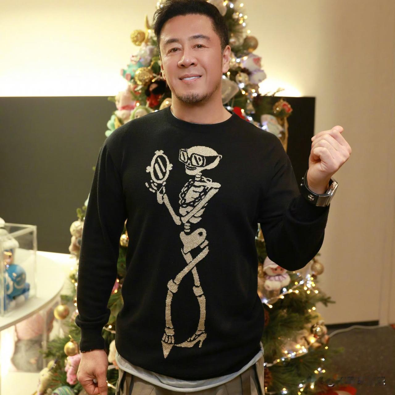 2025年11月22日，音乐圈与娱乐行业迎来重磅消息——实力唱将杨坤正式签约乐华