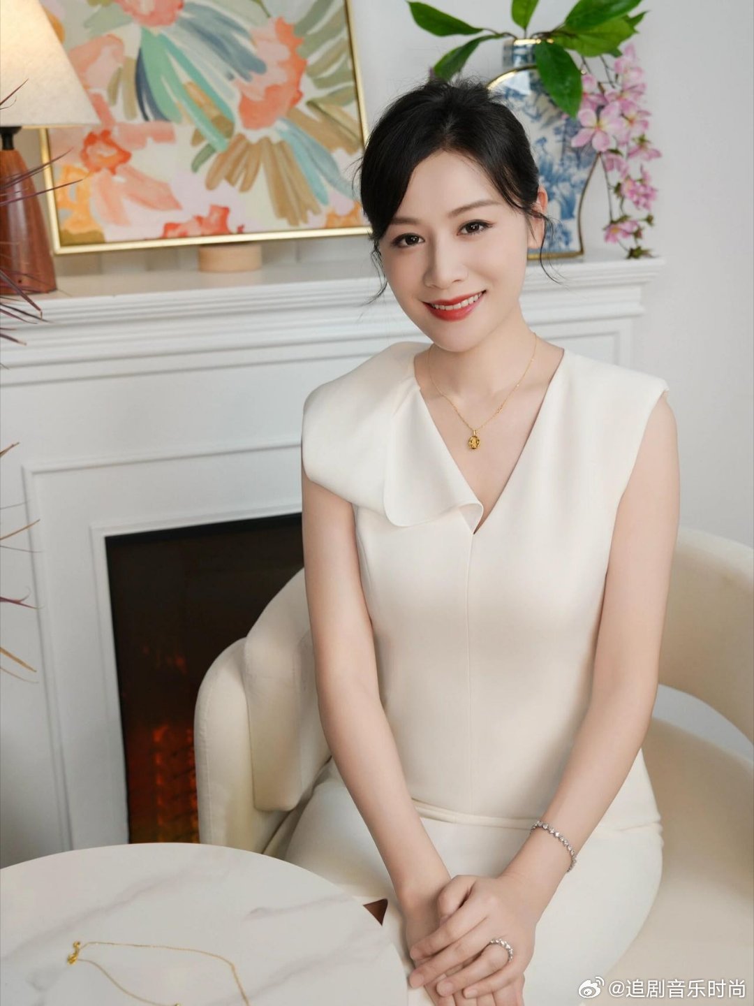 叶一茜官宣浪姐今昔是何年05超女叶一茜重回芒果台一张旧照，一曲合唱，我的青春全