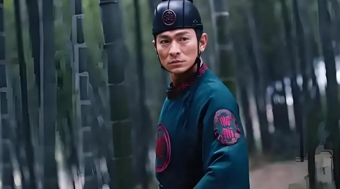 刷到华仔为《长安的荔枝》拍的幕后花絮，六十多了还在片场认真走位、跟导演对细节，一