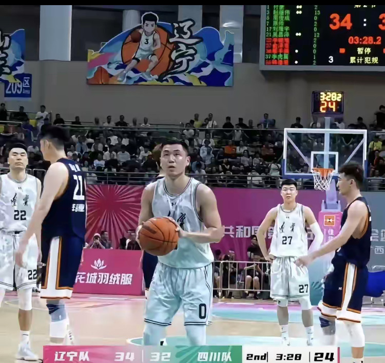 看了全运会辽宁对四川的比赛，就知道上赛季辽宁为什么会输给广厦了。问题就出现在锋线