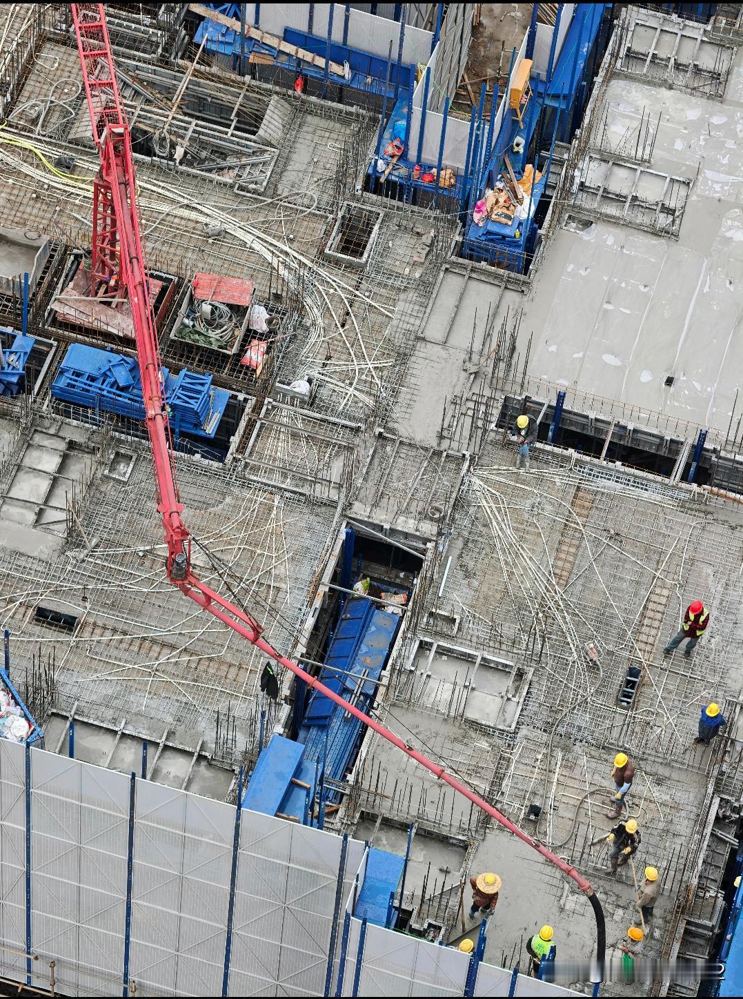 不懂就问，线管是这样布的？有懂水电安装规范的大神可以发表一下验收规范
