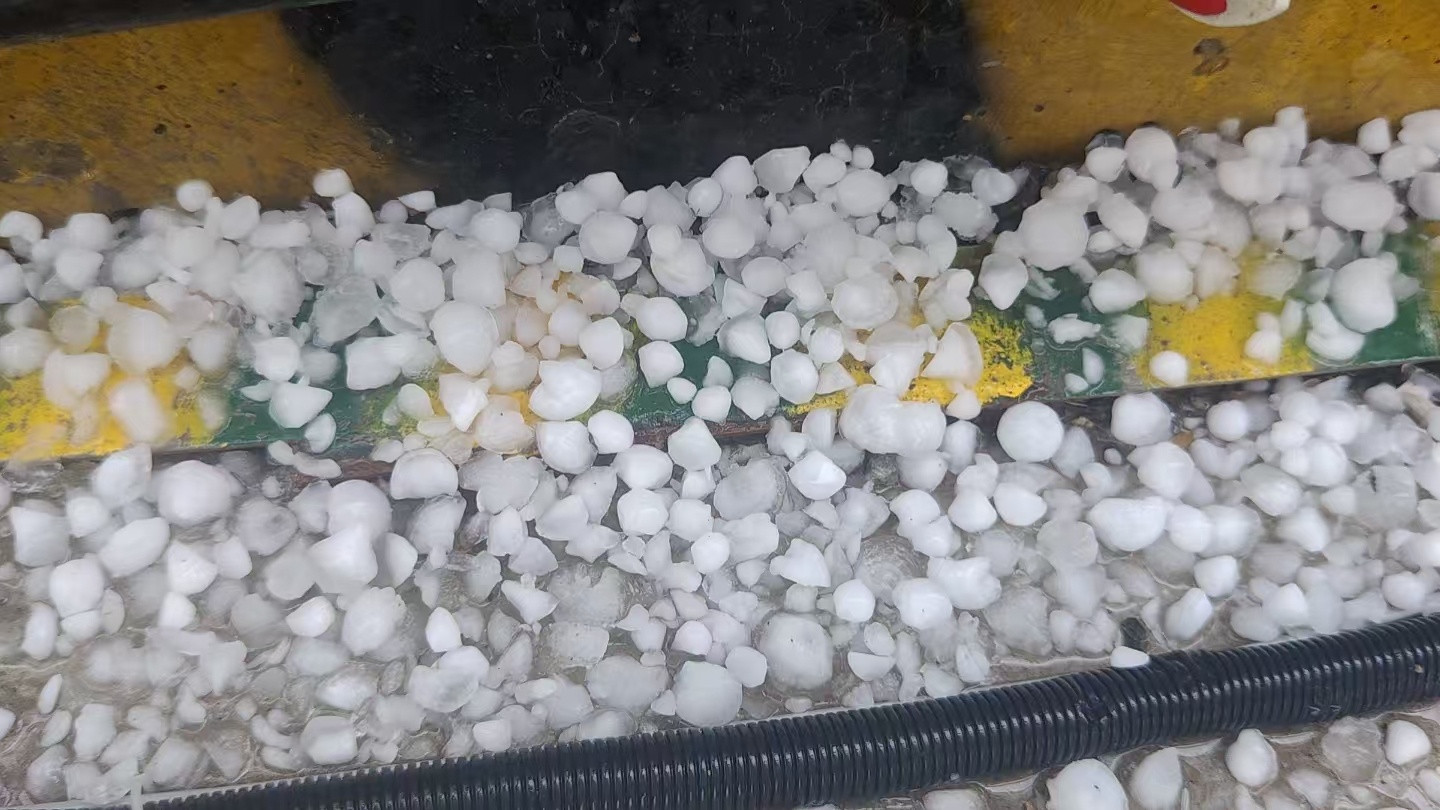 一大早济南下冰雹了…有运气不好被冰雹砸到的吗？