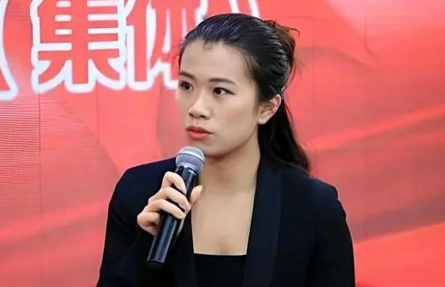 刘教授在布里斯托大学上的电子电器工程本科，接着用了1年时间拿到了剑桥大学管理学硕