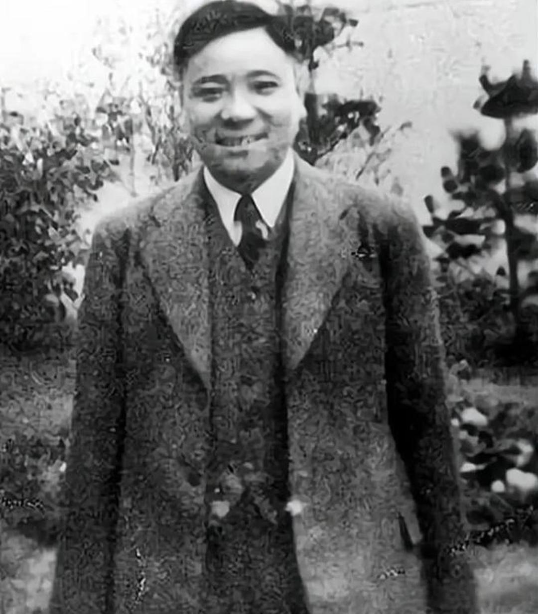 白天当汉奸，晚上杀汉奸，这位“三面间谍”到底有多野？这位传奇人物就是袁殊，抗战