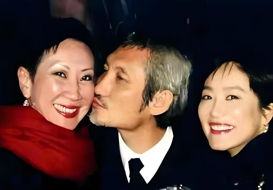 金庸曾说施南生是唯一一个对徐克意乱情迷的女子。而徐克也当众自嘲，说自己离开施南生