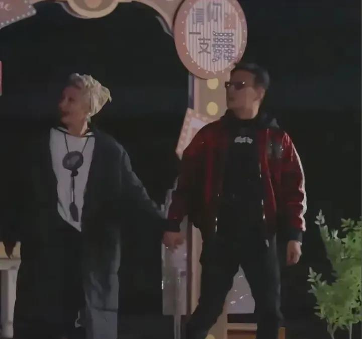 汪峰仅用一束鲜花和无人机就把宁静给征服了同样的招数，汪峰也曾用在对曾经的章子怡