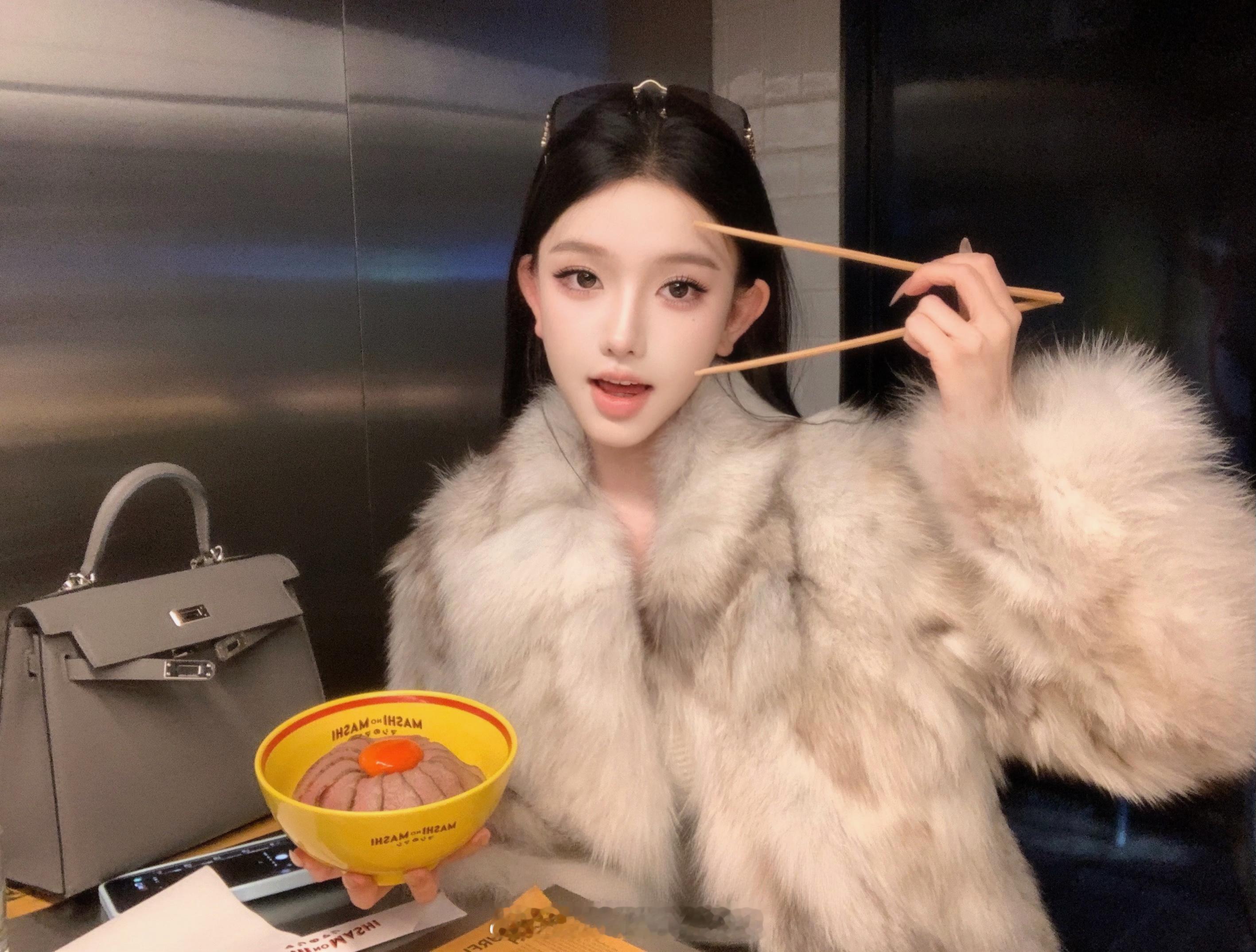 事已至此先吃一口🥢​​​