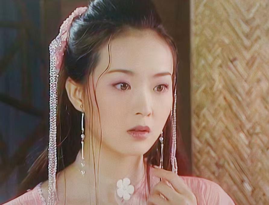 古龙的“大女主”小说，格局为何远超同期武侠大家相比金庸小说中小龙女
