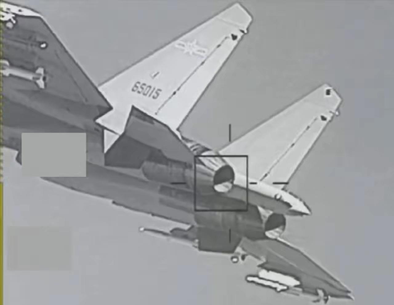台海发生海空对峙！台军F-16V紧急升空，跟拍歼-16战斗机这次事态的紧张程度