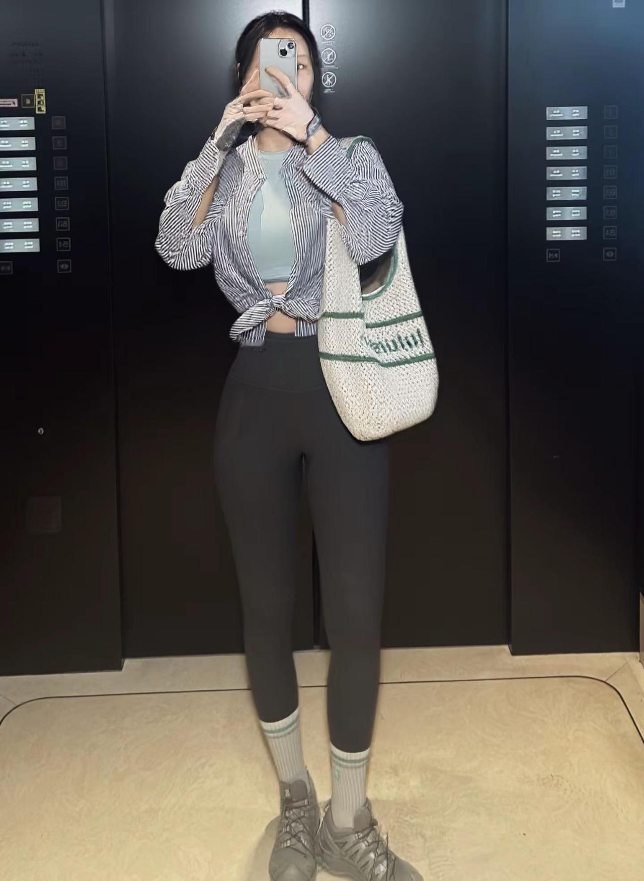 雨夜健身人。高腰显瘦瑜伽裤显瘦百搭瑜伽裤显瘦高腰瑜伽裤外穿高弹力瑜伽裤