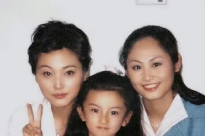宋祖儿真的是从小美到现在！别的童星长大后颜值可能会变化，但她完全没“长歪”，等比