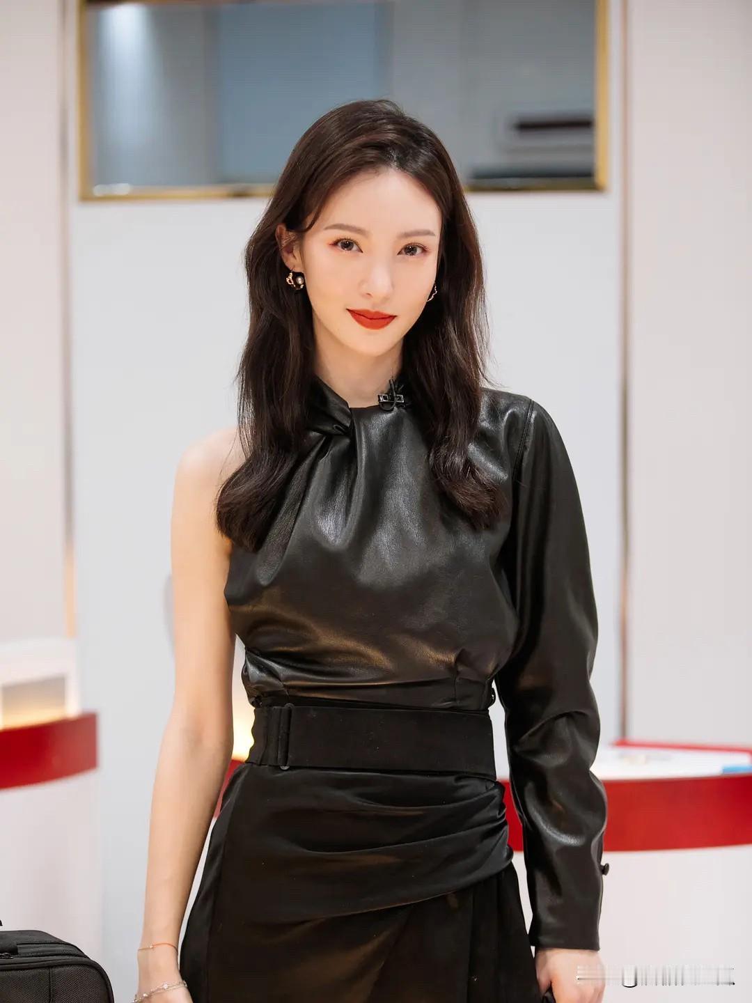 本来我觉得自己很抠门的但是金晨这事儿一出来，我觉得我得改了。抠门也得有个度，该