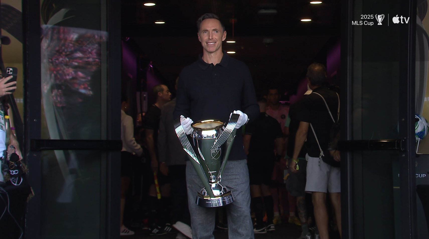 📸-MLS奖杯来了！迈阿密国际