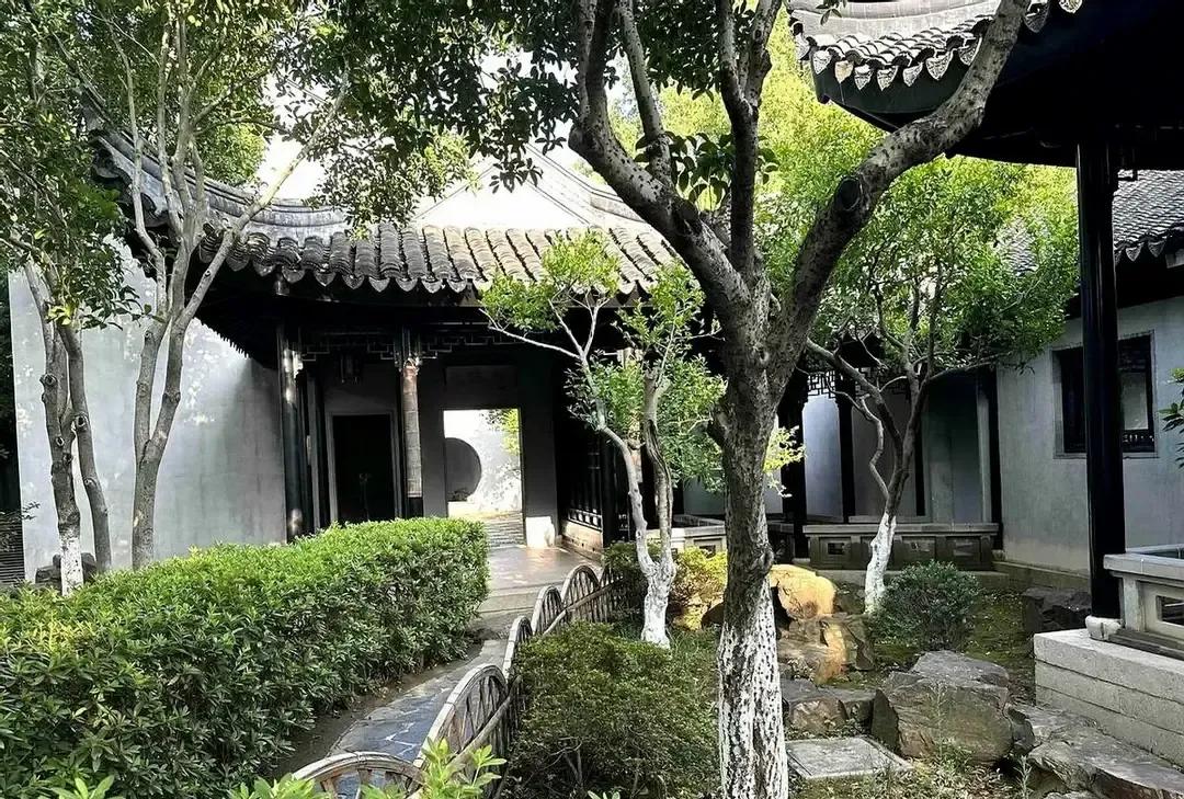 凌晨一点下单的顺风车，五点出发，四点四十司机突然说太早了得加钱。我直接回订单写