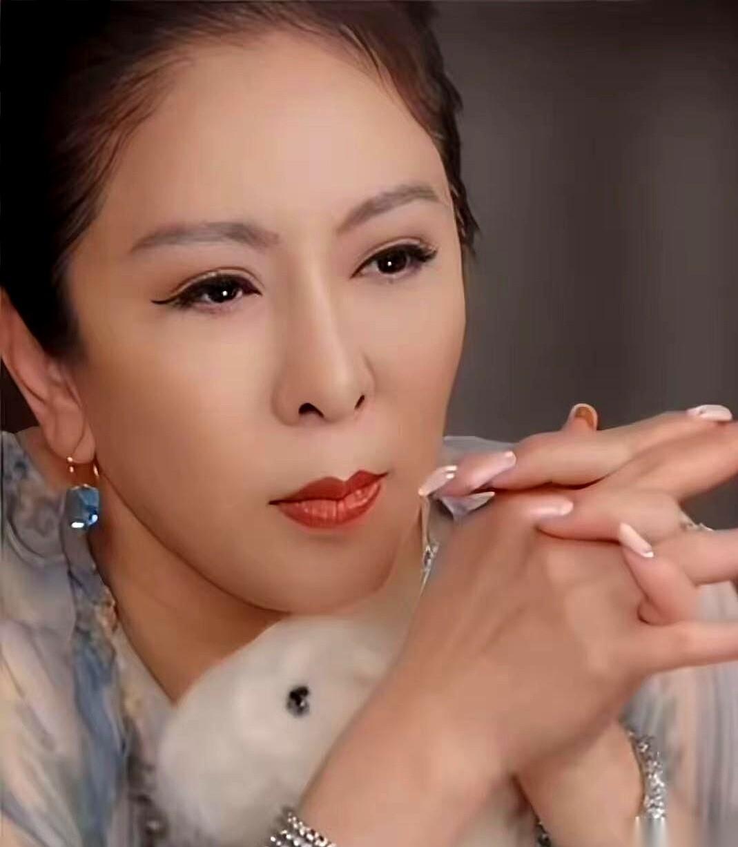 为徐克丁克一辈子，从叱咤风云的女高管低到尘埃里做个小助理，最后换来了什么？满头