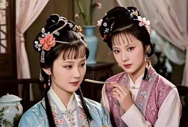 晴雯守的从不是清白，是曹公藏在名字里的秘密，袭人终其一生未曾读懂晴雯到死未