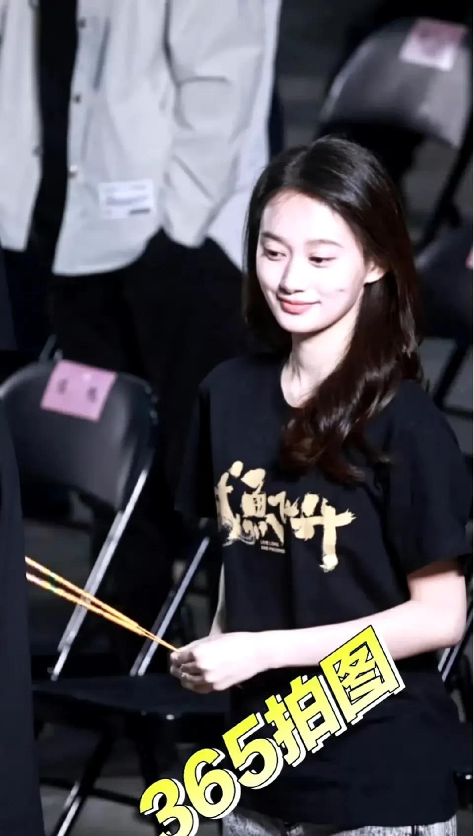 王鹤棣真有福气啊《咸鱼飞升》今日开机，好多美女女配！女主李沁都显得不那么突出