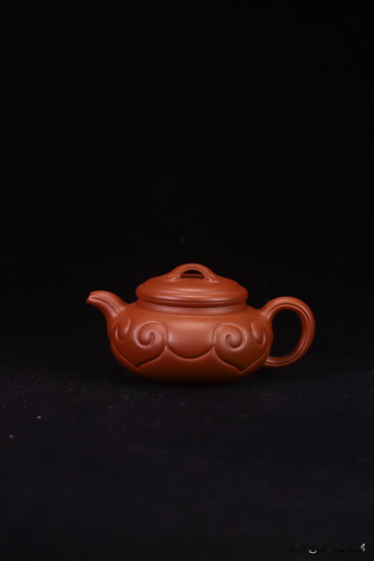 收藏紫砂壶到底要不要养？只藏不养，等于只买了一半朋友老周收了一把八十年代的紫泥