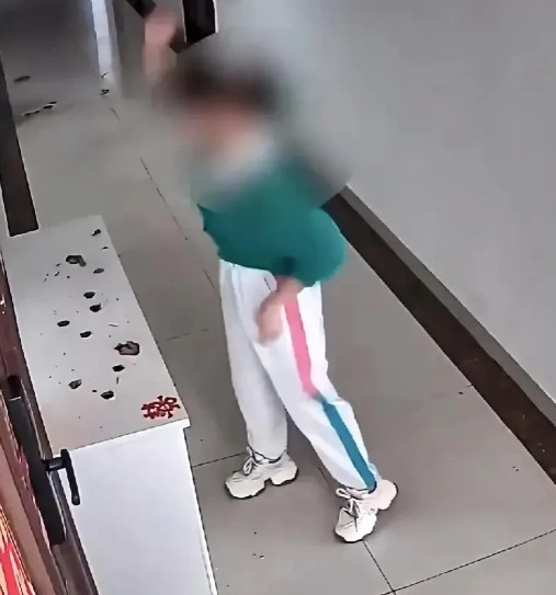 道鞋柜引发邻里矛盾，公共空间该如何界定？当打开家门，映入眼帘的不是宽敞的楼