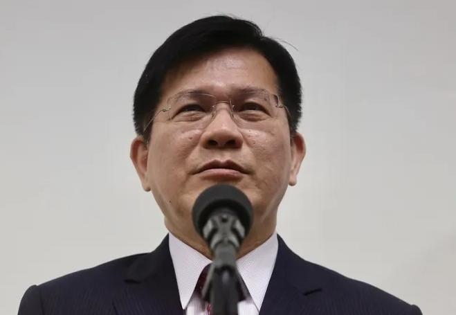台湾地区外事部门负责人林佳龙7月19日公开自爆曾于6月赴德！而其上任后还窜至瑞士