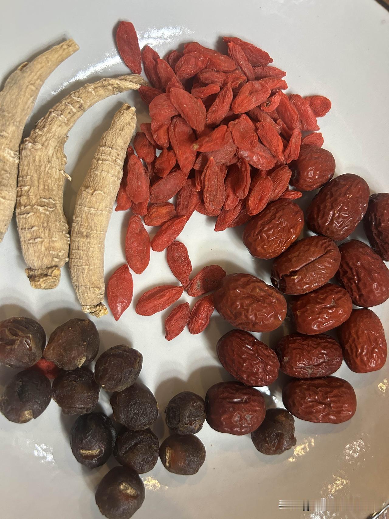 闺蜜说气短，胸闷，提气不上，要我熬的西洋参桂圆膏！我从小就有中气不足的毛病，也