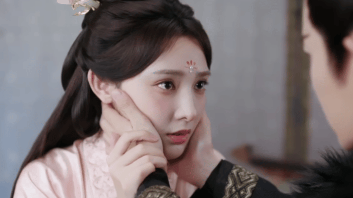 现在的观众真是火眼金睛这都能注意到也是服了，这个镜头我们都是可以反复去看的，演