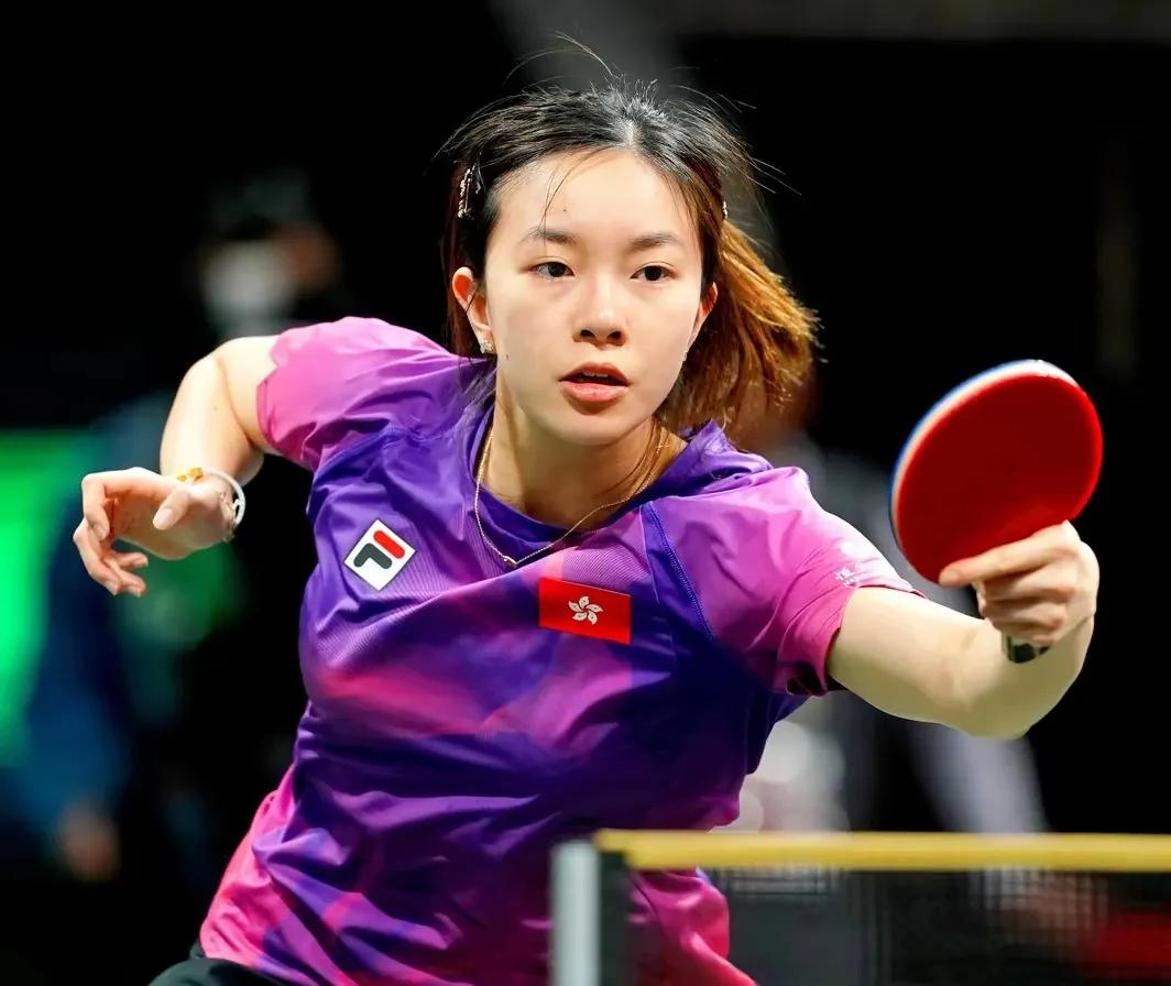 美国大满贯资格赛，首轮香港两人晋级，一人淘汰出局。刚刚，吴咏琳3-0狂胜伊莎贝