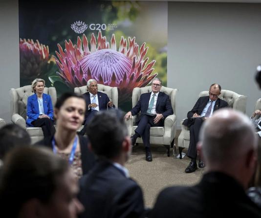 11月22日，南非G20峰会正式开幕，以法国为首的欧洲几个国家又单独召开一个会议