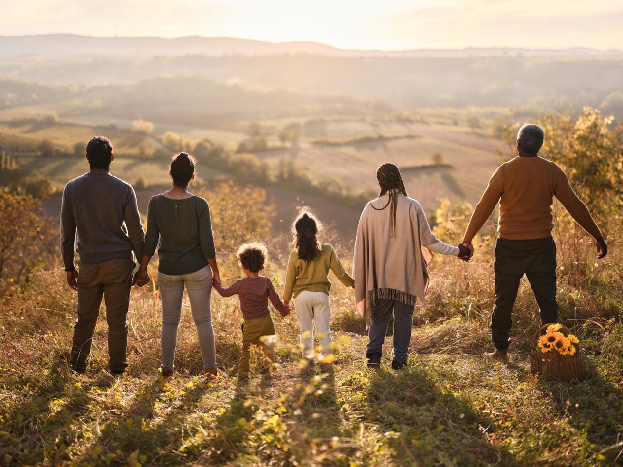 除了红白喜事，亲戚为啥不联系了？真相扎心却暖心你发现了吗，现在亲戚之间除了