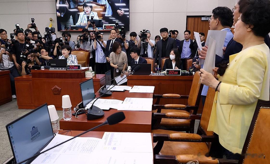 韩国朝野爆发激烈对立！共同民主党推进废除检方补充侦查权法案遭到国民力量党强