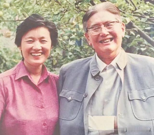 章含之去世后，为什么不选择和乔冠华合葬？不是章含之不想，是章含之无法和乔冠华