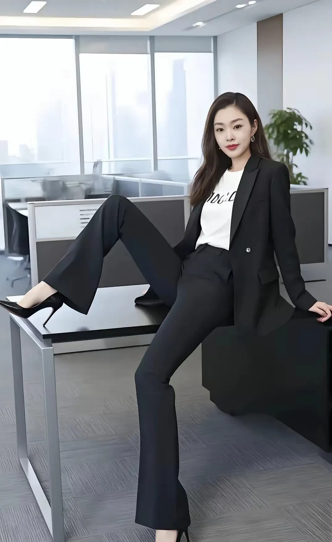这不是宋轶吗长的怪好看的高级白领[大笑]要是有这么这么个同事搭档工作应该