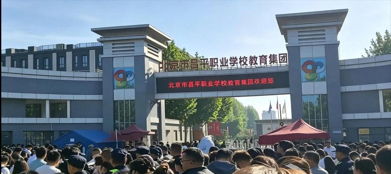 最近中国教育界出了一件让所有人都傻眼的事——那些曾经处于鄙视链底端、让人避之不及