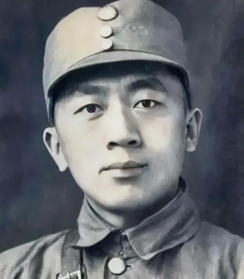 1942年，粟裕将军正在拟定明日的作战计划，突然有个士兵送来一盒香烟，他打开一看