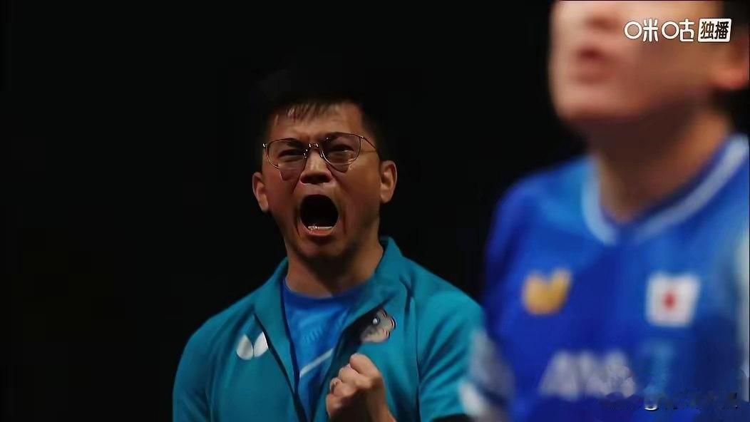 原来叫喊会上瘾呀！林昀儒不好意思喊，他教练王翊泽替他喊！喊的张本智和脸都变
