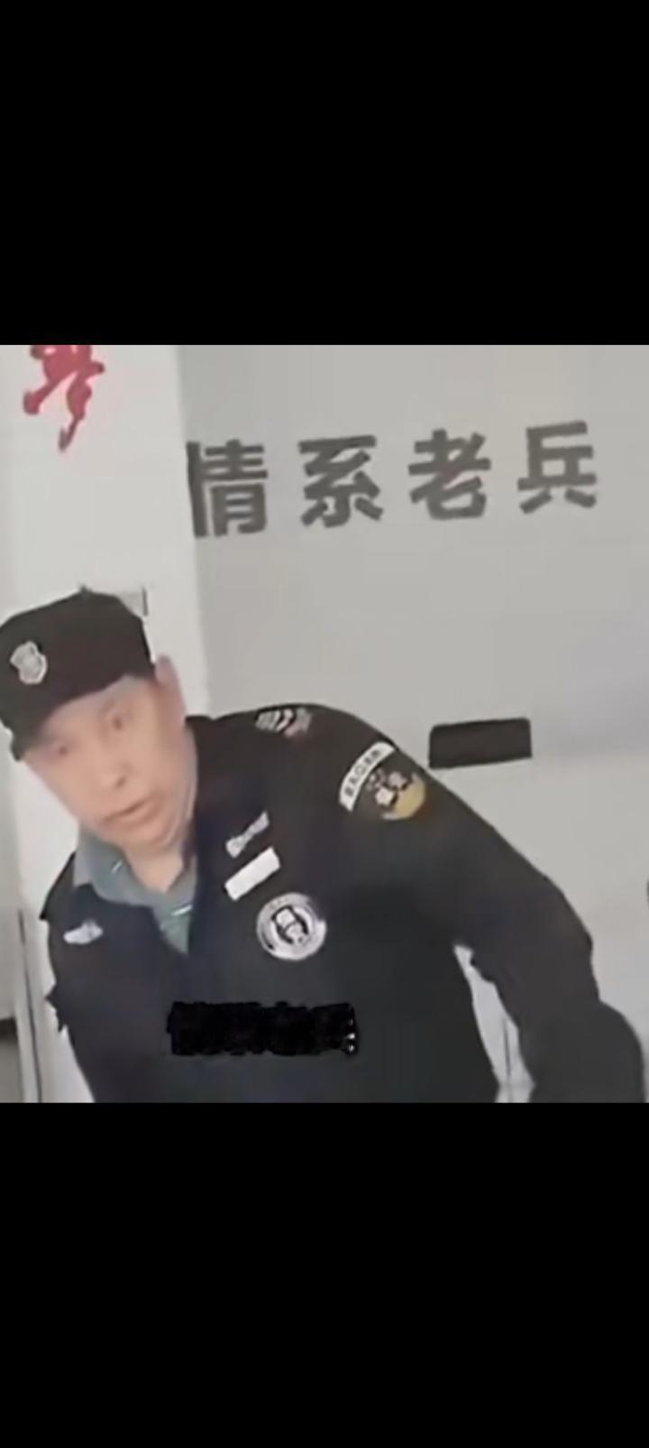 一个保安能有什么权利，大厅里的主任为什么不开除？若不是领导暗示，保安岂能狗仗